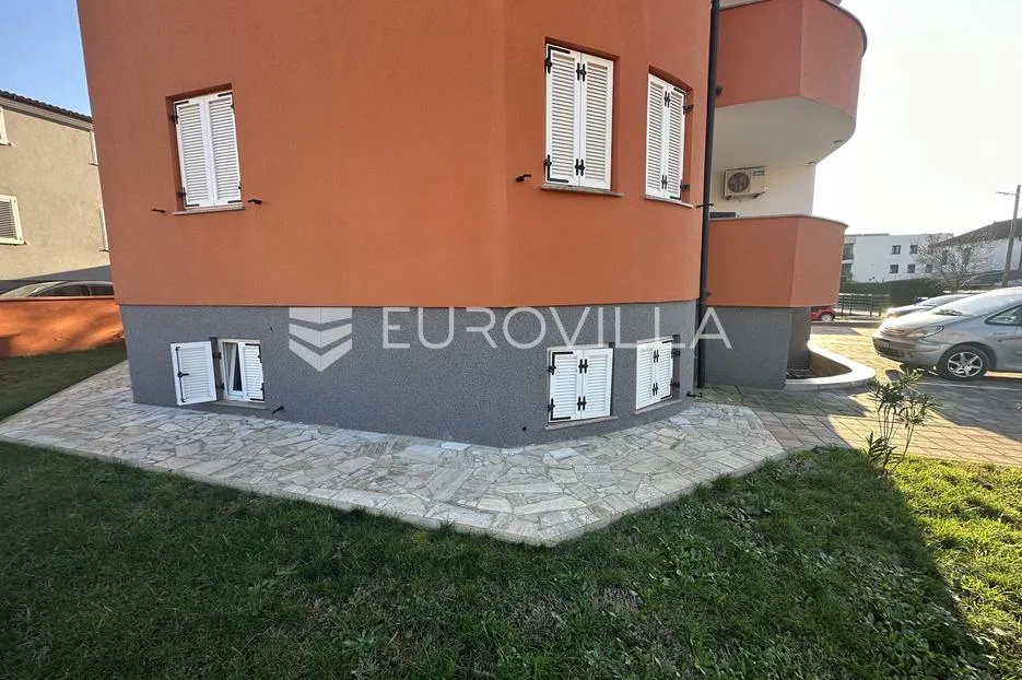 istra, medulin, trosoban stan u suteranu nkp 76 m2, novija zgrada - slika 3