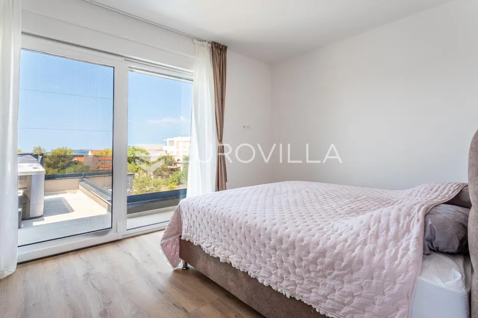 brodarica, moderna vila s bazenom, 283,62 m² - slika 24
