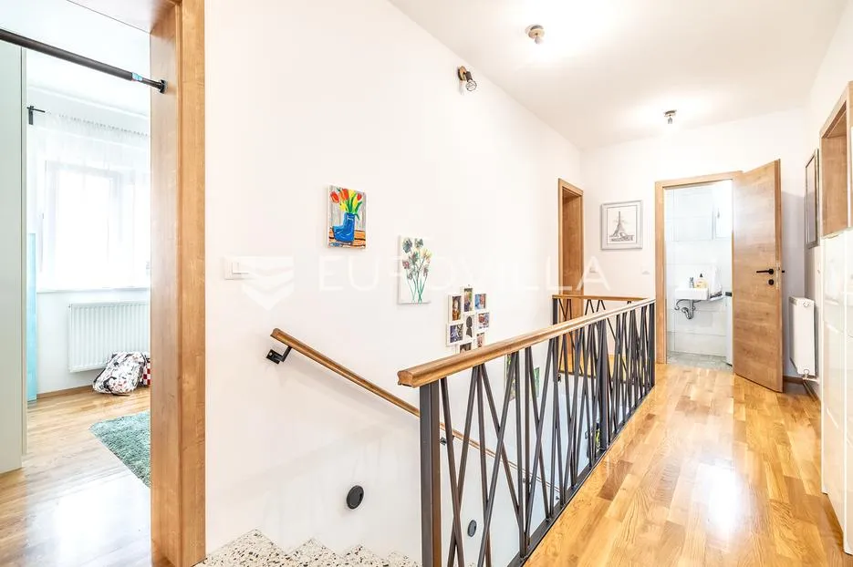 zagreb, gornja dubrava, obiteljska kuća s dva stana površine 200 m² novogradnja - slika 7