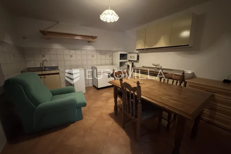 istra, kanfanar, autentična istarska kuća 200 m² s velikim potencijalom i velikom okućnicom - slika 11
