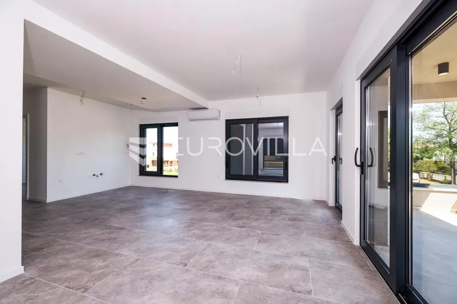 zadar, privlaka, trosoban stan na prvom katu s pogledom na more 113,95 m² - slika 3