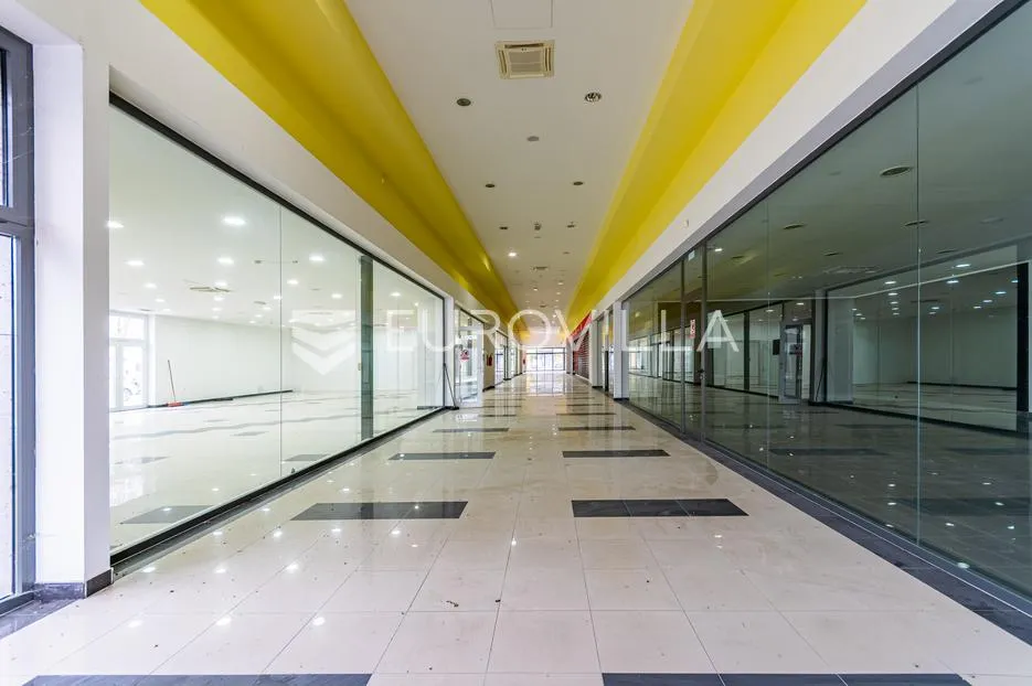 prelog, poslovni kompleks površine 3725 m² - slika 2