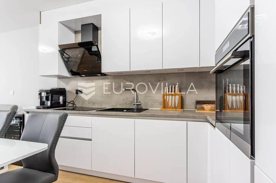 makarska, uređen namješten stan 64,3 m² u novogradnji s pogledom na more - slika 27