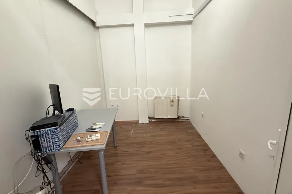 osijek, uži centar grada, najam uličnog prostora površine 220 m2 - slika 6