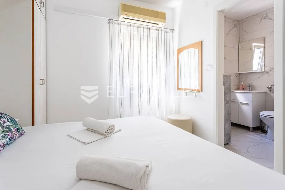 čiovo, okrug donji, apartmanska vila s bazenom - slika 19