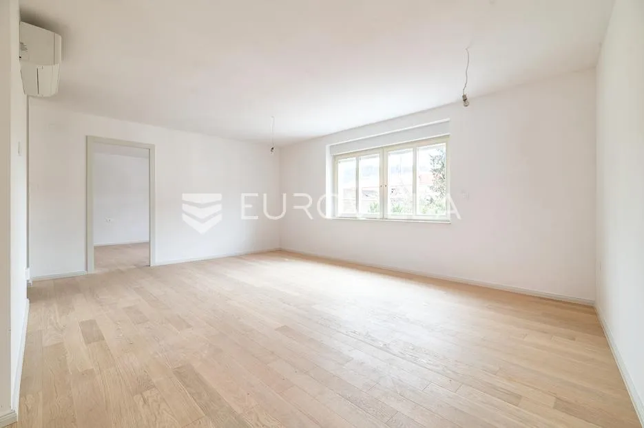 samobor, centar, prekrasan novouređen trosoban stan, 80 m² - slika 2
