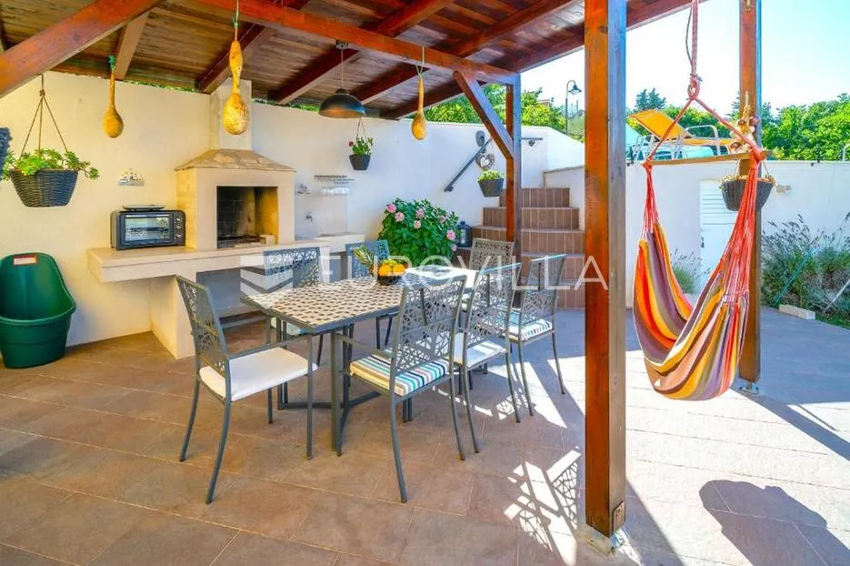 brač, splitska, kuća ukupne površine 170 m² - slika 19