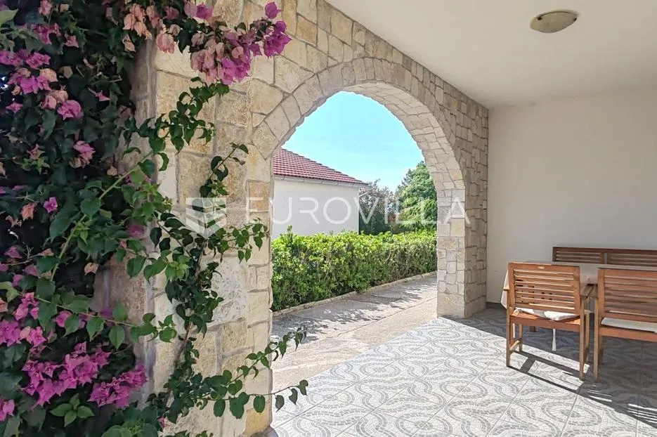 rab, barbat, dvosoban stan 250 m od mora 53 m² - slika 1