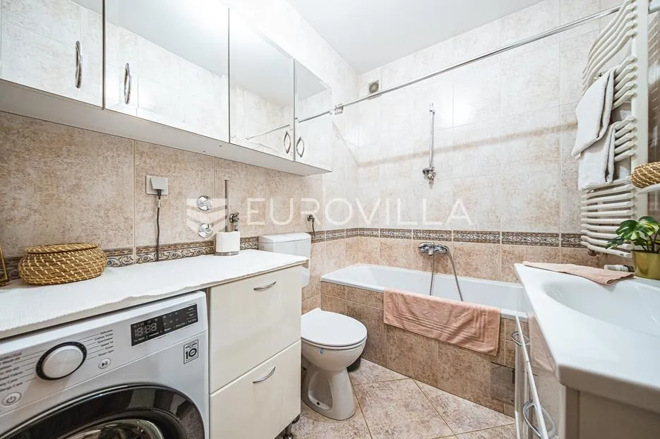 zagreb, borovje, funkcionalan peterosoban stan 130 m² parking - slika 10