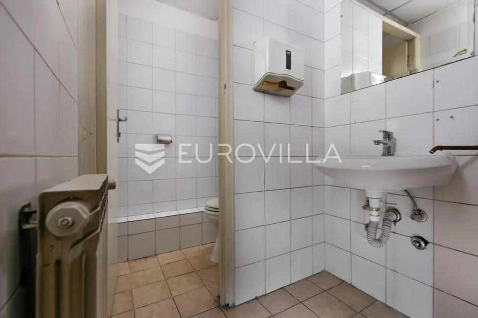 centar rijeke, prizemni poslovni prostor 169 m² s dva izloga, dugoročni najam - slika 10