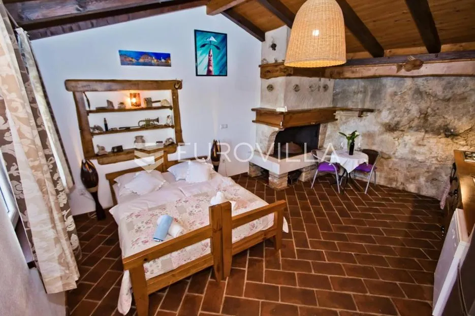 hvar, jedinstvena nekretnina na prekrasnoj poziciji 1.red uz more - slika 9