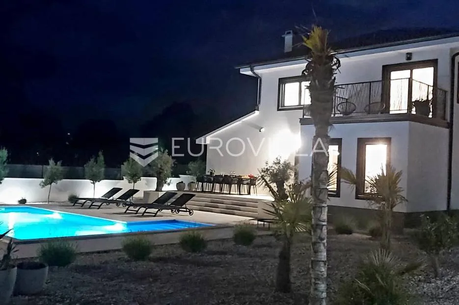istra, krnica, prekrasna moderna vila od 135 m² na velikoj uređenoj okućnici - slika 33