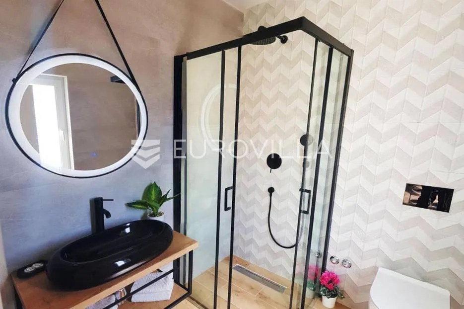 pag, moderan mini hotel s osam soba, apartmanom, restoranom i teretanom - slika 12