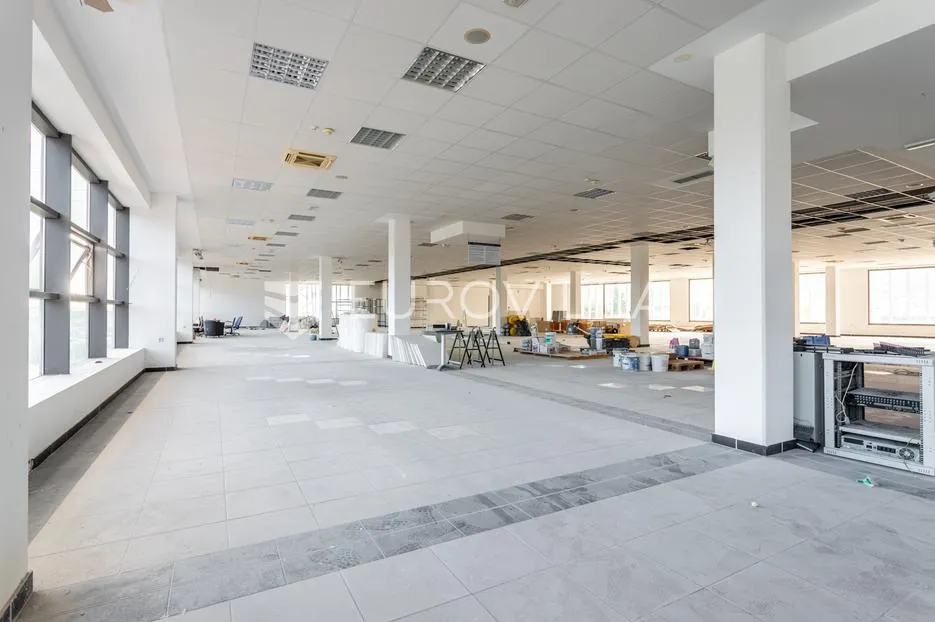 split, dračevac: moderna poslovna zgrada na vrhunskoj lokaciji za vaš uspjeh - slika 9