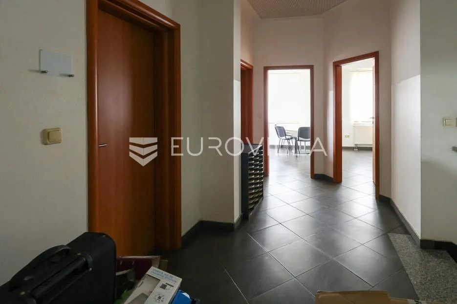 slavonski brod, industrijska zona, proizvodno, poslovna zgrada 1.250 m² - slika 12