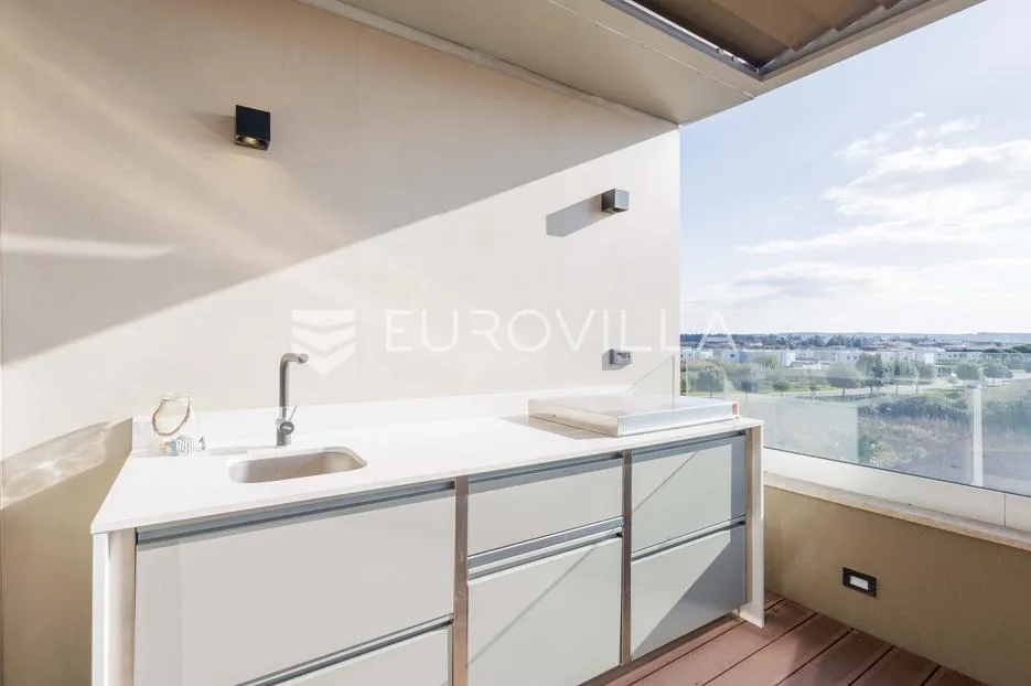 istra, novigrad, luksuzan penthouse 135 m², dvije spavaće sobe, pogled na more, parking - slika 25