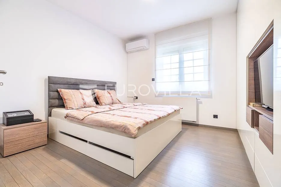 zagreb, jelekovići, prekrasna vila nkp 303,5 m2 na parceli 1786 m2 - slika 14