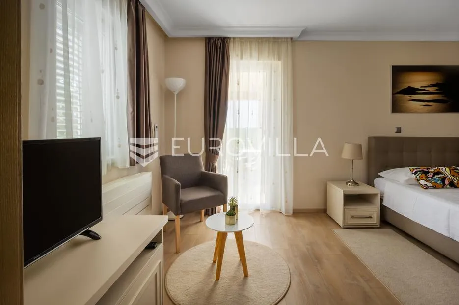 sukošan, debeljak, prekrasna villa s bazenom na mirnoj lokaciji - slika 9