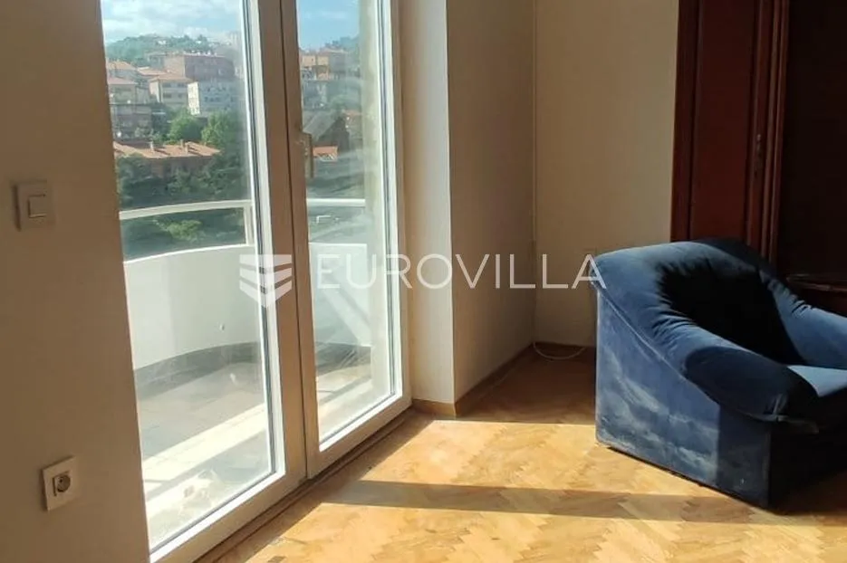 rijeka, centar, četverosoban stan s tri balkona i privatnom garažom - slika 6