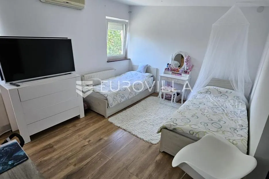 varaždin, banfica dvoetažni trosoban stan površine 83,70 m² - slika 12