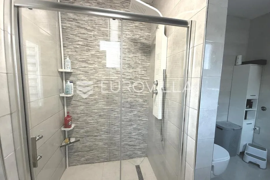 đakovo, centar, novouređena kuća 250 m² - slika 26