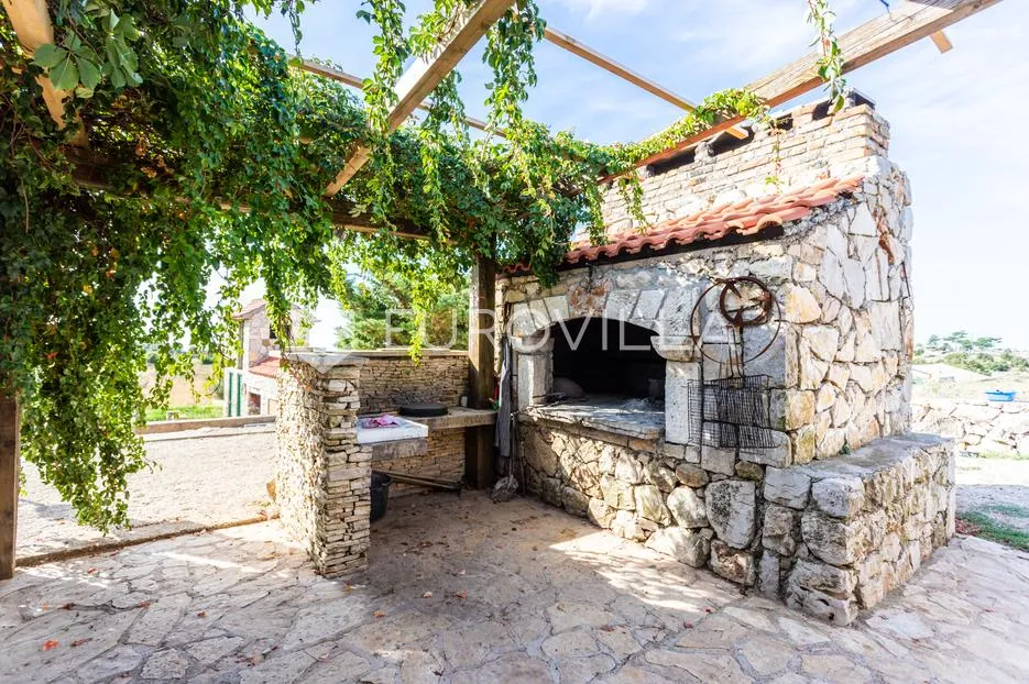 hvar, veliko lijepo imanje s tri kuće na parceli od 32500 m2 - slika 17