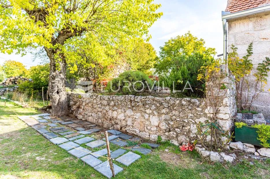 imotski, lovreć, jedinstvena kamena kuća - slika 9