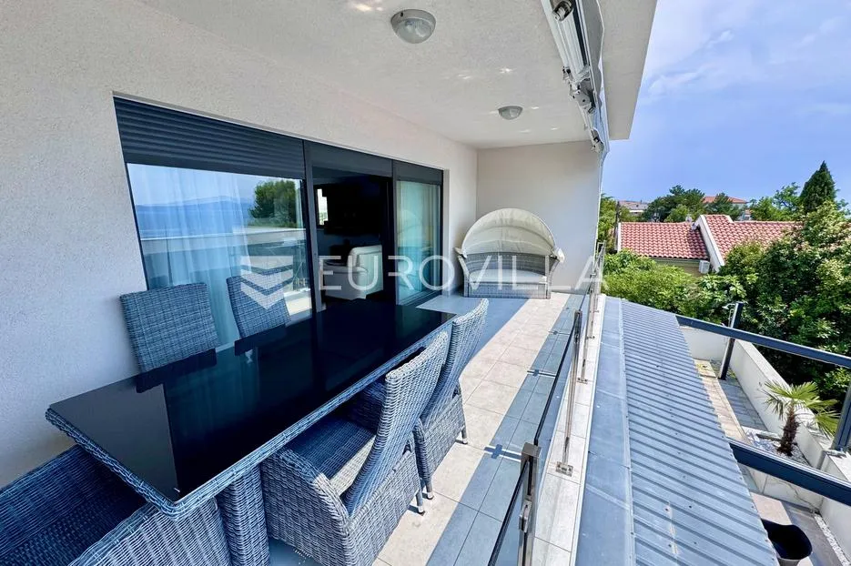 crikvenica, ekskluzivan trosoban stan 102,61 m², samo 50 m do mora, pogled na more - slika 4