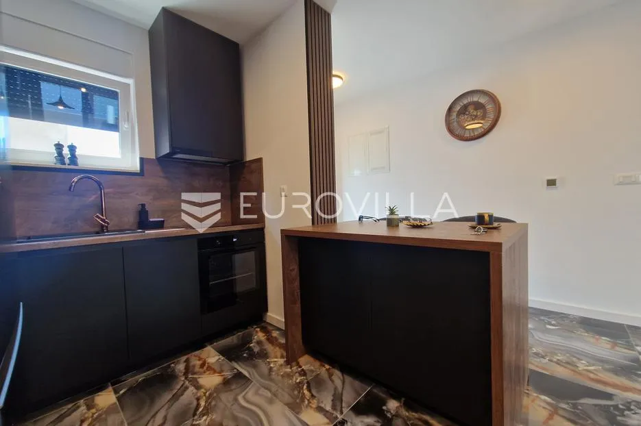 vir, moderan apartman s dvije spavaće sobe, terasom, vrtom i 2 parkirna mjesta, centar - slika 26