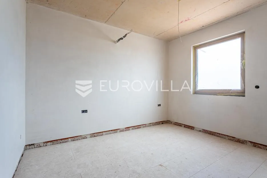 vodice, moderna novogradnja, stan s bazenom i privatnim vrtom, 300 m od mora, pr1 - slika 8