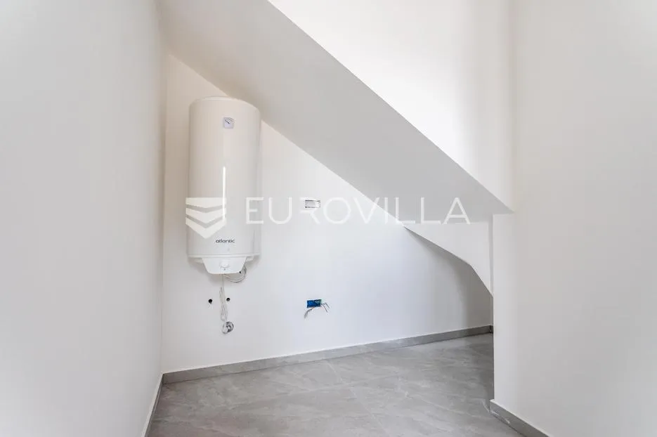 vodice, prostran trosoban stan, 125,82 m² - slika 16