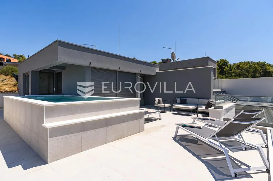 trogir, čiovo, luksuzan penthouse sa krovnom terasom i bazenom - slika 32