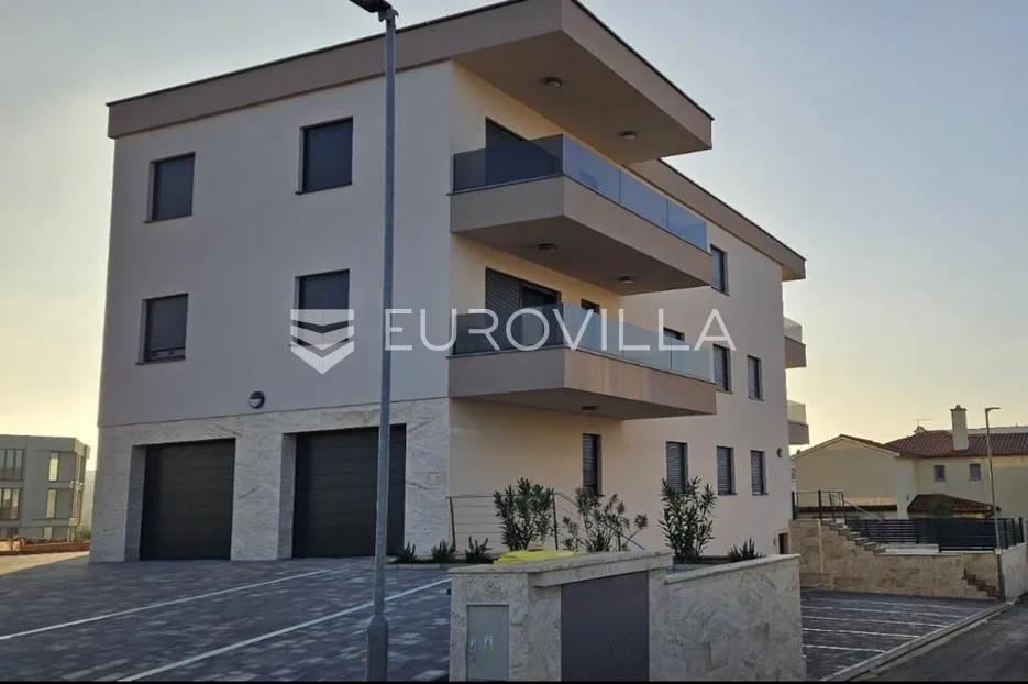 Istra, Banjole, četverosoban stan u novogradnji na prvom katu,108.36 m² s otvorenim pogledom na more - Banjole, Medulin