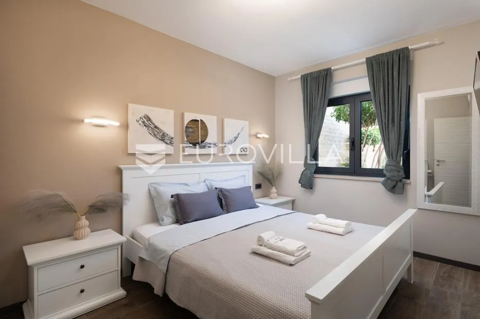 pag prekrasna villa sa pogledom na more 350 m² na 200 metara od mora - slika 33