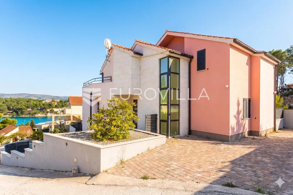 milna, uvala osibova, kuća s bazenom i pogledom na more ukupne površine 318 m² - slika 2