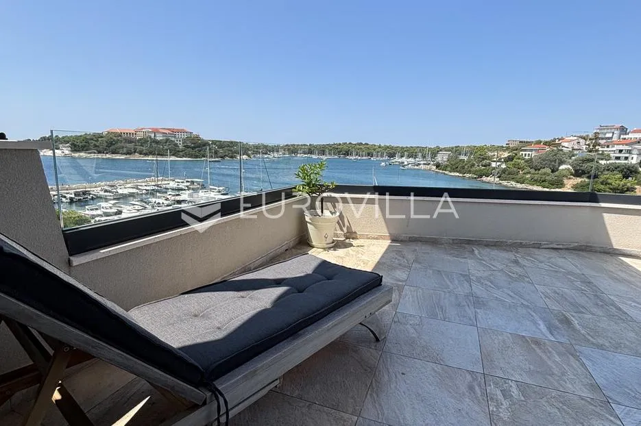 medulin, pješčana uvala, ekskluzivan penthouse prvi red do mora - slika 8