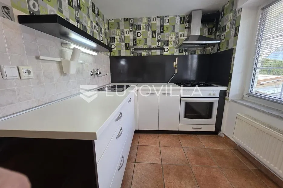 dugo selo, centar, lijepa kuća s dva stana, 200 m² - slika 15