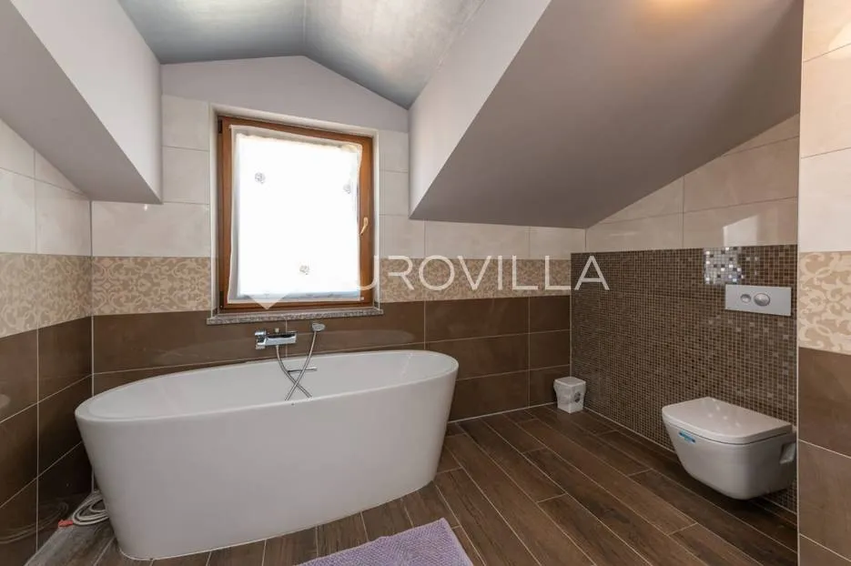 medulin, volme, luskuzni penthouse 200 m od mora - slika 17