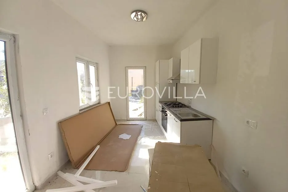 medulin, potpuno renovirana kuća s tri stana. pogled na more! - slika 27