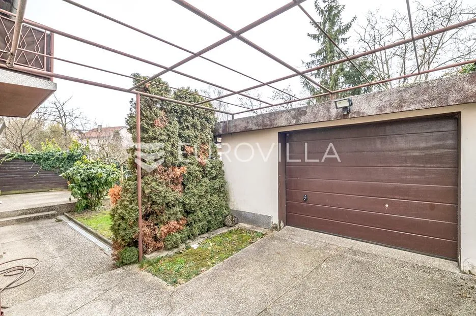 zagreb, lašćina, kuća na tri etaže s dvorištem, vrtom i garažom, 307 m² - slika 10