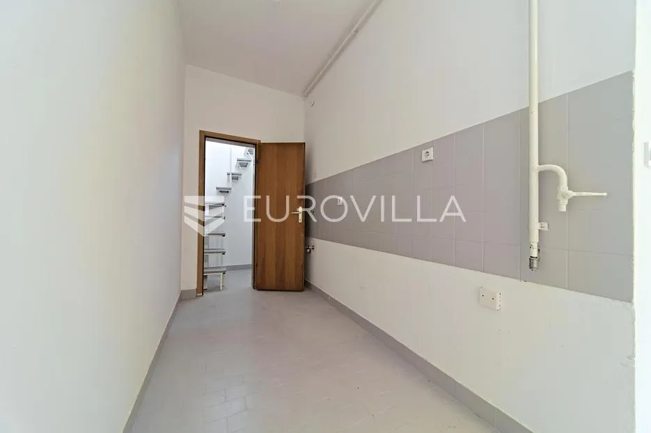 osijek, gornji grad, novouređeni dvoetažni stan 80 m² - slika 6