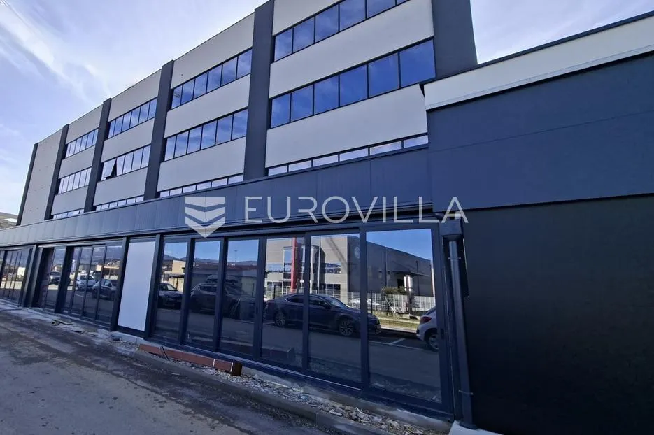 Kukuljanovo, reprezentativan p.p. u prizemlju, 260 m² - Bakar