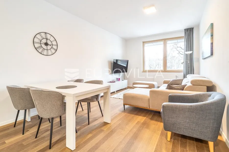 donji grad, trg franje tuđmana, stan za najam 67 m² u visokom prizemlju novije stambene zgrade - slika 2