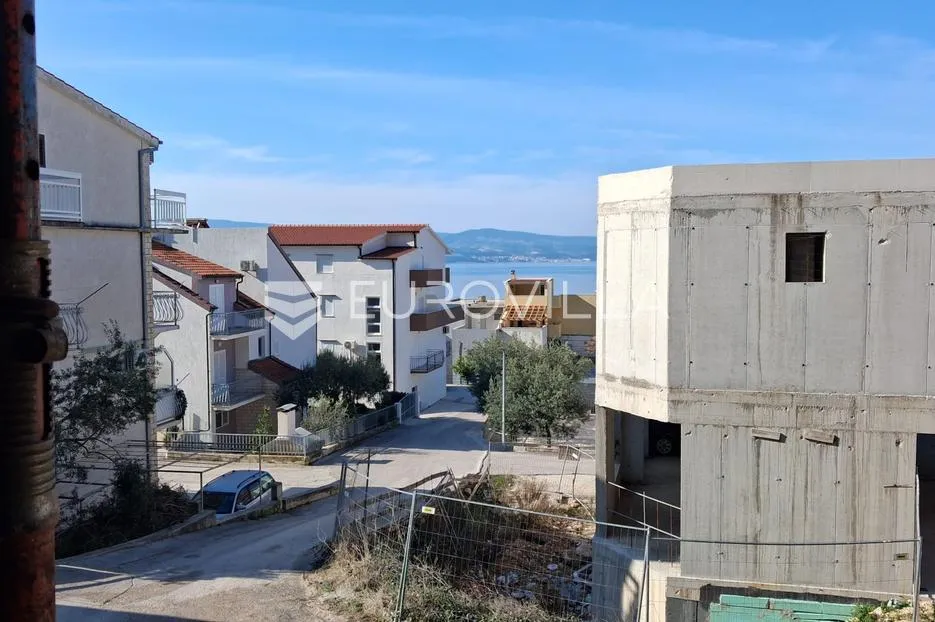 omiška rivijera, dvosoban stan s terasom i pogledom na more - slika 3