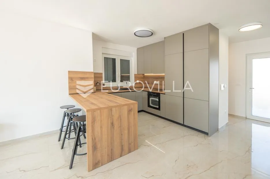 zadar, privlaka, moderna vila s bazenom, novogradnja, 300m od mora - slika 7