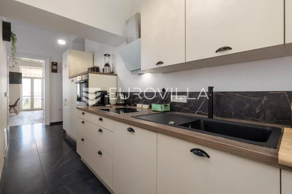 opatija, adaptiran stan 100 m², drugi red do mora, dva balkona - slika 5