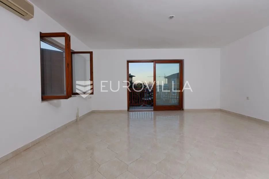 lovran, centar, četverosoban stan od 109 m², pogled na more, 20 m od plaže - slika 4