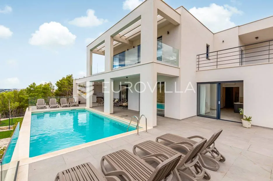 split, žrnovnica, moderna vila s bazenom i panoramskim pogledom smještena na zemljištu od 3740 m² - slika 27