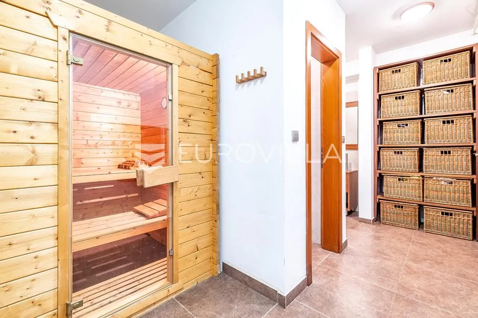 zagreb, granešinski novaki, obiteljska vila s bazenom, 1000 m2 - slika 20