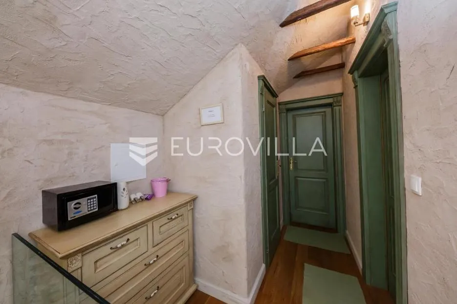 kaštel novi, dvoetažni dvosobni stan u centru, neto 71,7 m² - slika 7